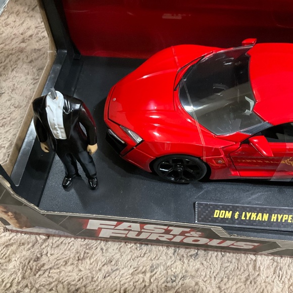 Fast & Furious 1:18 Scale Lykan Hypersport Die-cast Vehicle with Dom Figure - Picture 11 of 17
